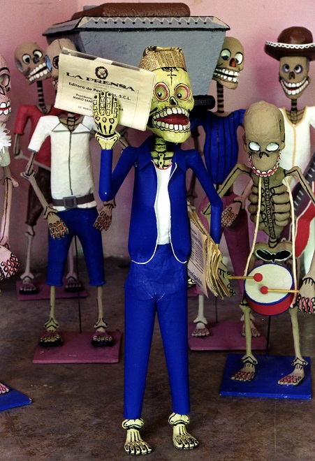 Calaca periodiquero-1